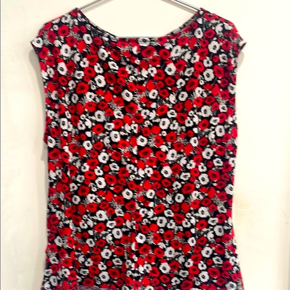 Jones New York Women's Red Floral Topp - Picture 5 of 12